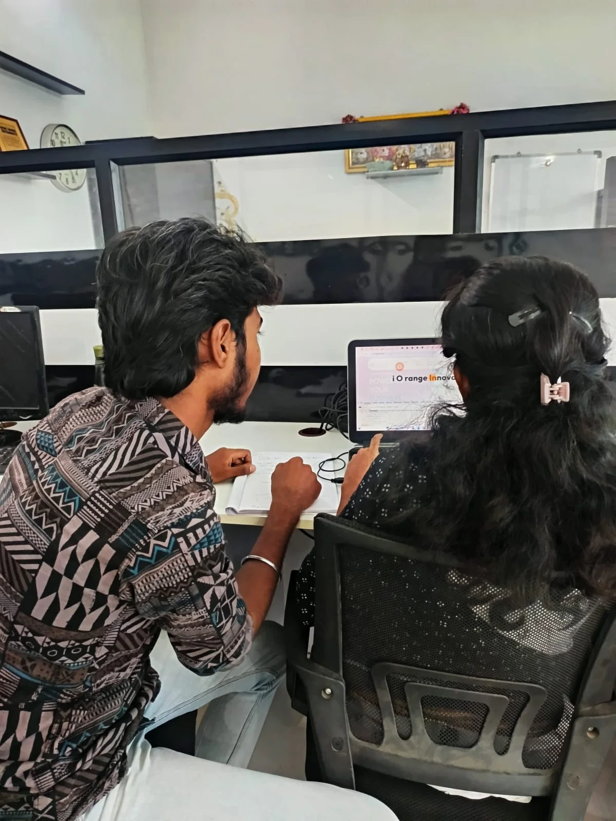 Project planning meeting with the iOrange Innovation team